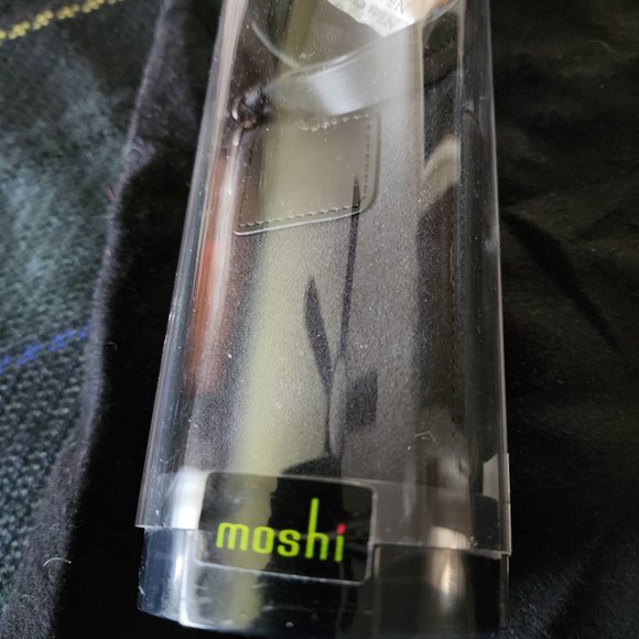NEW IN TUBE MOSHI POCKI T DIGITAL CAMERA/ CELL PHONE HOLDER /